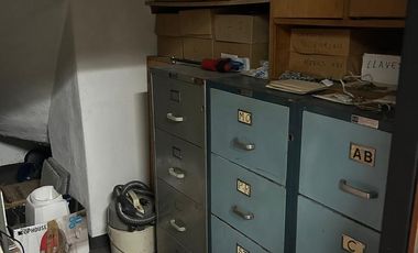 Oficina en primer piso por escelara en excelente ubicación