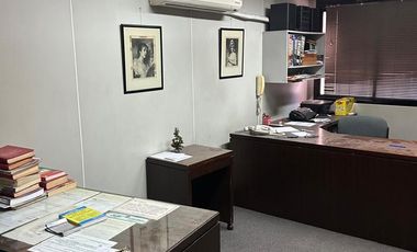 Oficina en primer piso por escelara en excelente ubicación