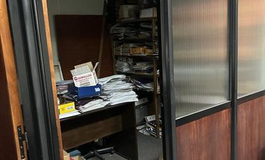 Oficina en primer piso por escelara en excelente ubicación
