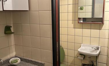 Oficina en primer piso por escelara en excelente ubicación