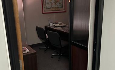 Oficina en primer piso por escelara en excelente ubicación