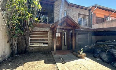 Casa en venta 4 dormitorios con piscina Fisherton-Rosario