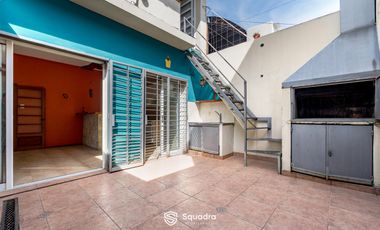 Casa de 2 dormitorios con Patio, Quincho y Cochera