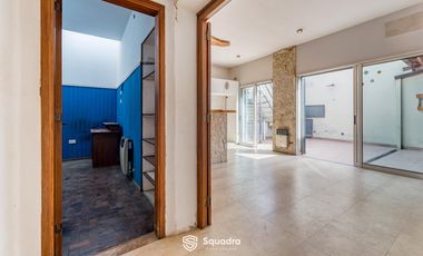 Casa de 2 dormitorios con Patio, Quincho y Cochera