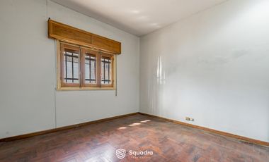 Casa de 2 dormitorios con Patio, Quincho y Cochera