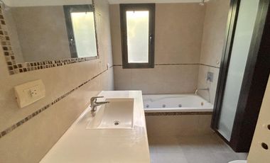Casa en 2 Plantas con Piscina a la venta en Fincas de Iraola  Dos ALQUILADA