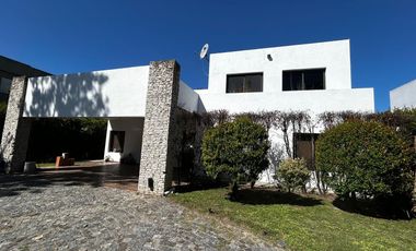 Casa en 2 Plantas con Piscina a la venta en Fincas de Iraola  Dos ALQUILADA