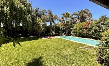 Casa en 2 Plantas con Piscina a la venta en Fincas de Iraola  Dos ALQUILADA