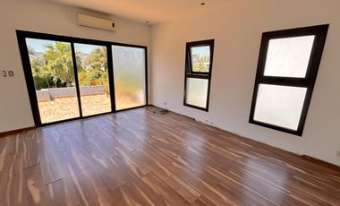 Casa en 2 Plantas con Piscina a la venta en Fincas de Iraola  Dos ALQUILADA