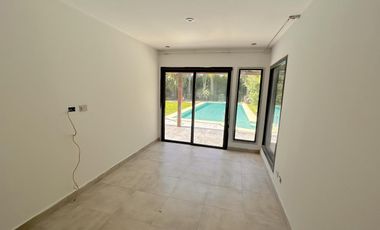 Casa en 2 Plantas con Piscina a la venta en Fincas de Iraola  Dos ALQUILADA