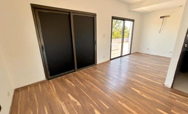 Casa en 2 Plantas con Piscina a la venta en Fincas de Iraola  Dos ALQUILADA