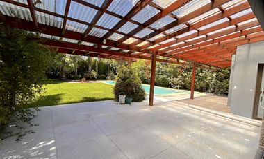 Casa en 2 Plantas con Piscina a la venta en Fincas de Iraola  Dos ALQUILADA