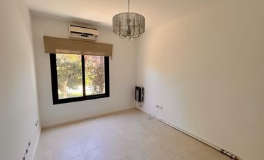 Casa en 2 Plantas con Piscina a la venta en Fincas de Iraola  Dos ALQUILADA