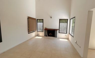 Casa en 2 Plantas con Piscina a la venta en Fincas de Iraola  Dos ALQUILADA