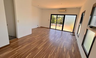 Casa en 2 Plantas con Piscina a la venta en Fincas de Iraola  Dos ALQUILADA