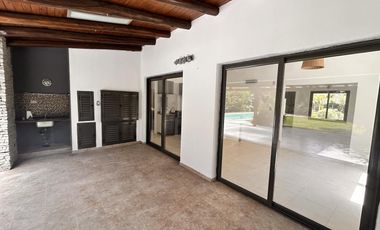 Casa en 2 Plantas con Piscina a la venta en Fincas de Iraola  Dos ALQUILADA