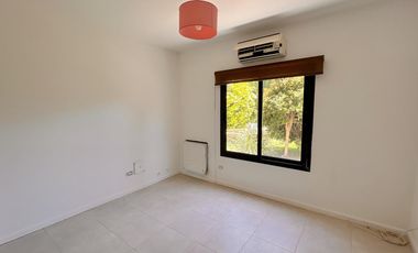 Casa en 2 Plantas con Piscina a la venta en Fincas de Iraola  Dos ALQUILADA