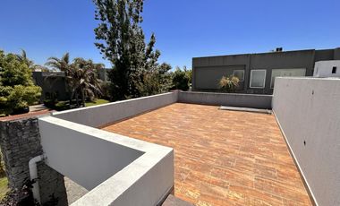 Casa en 2 Plantas con Piscina a la venta en Fincas de Iraola  Dos ALQUILADA