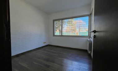 Venta Casa de Dos Dormitorios. Piscina, Funes