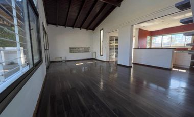 Venta Casa de Dos Dormitorios. Piscina, Funes