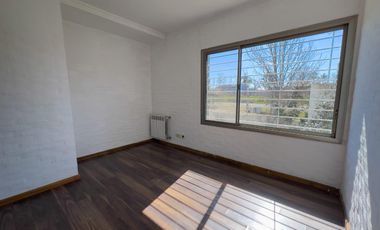 Venta Casa de Dos Dormitorios. Piscina, Funes