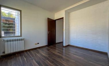 Venta Casa de Dos Dormitorios. Piscina, Funes