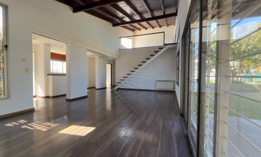 Venta Casa de Dos Dormitorios. Piscina, Funes