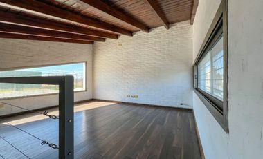 Venta Casa de Dos Dormitorios. Piscina, Funes