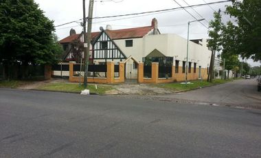 Local con vivienda en excelente ubicacion!