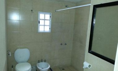 Local con vivienda en excelente ubicacion!