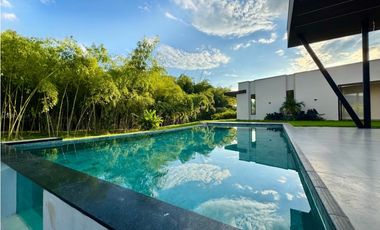 Lujosa casa campestre en Cerritos