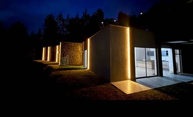 VENTA DE FINCA NUEVA EN GUARNE A 500mt DE LA AUTOPISTA