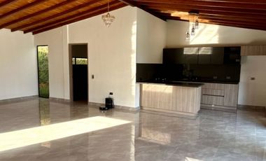 VENTA DE FINCA NUEVA EN GUARNE A 500mt DE LA AUTOPISTA