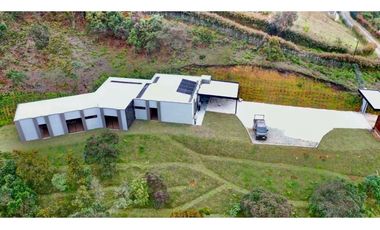 VENTA DE FINCA NUEVA EN GUARNE A 500mt DE LA AUTOPISTA