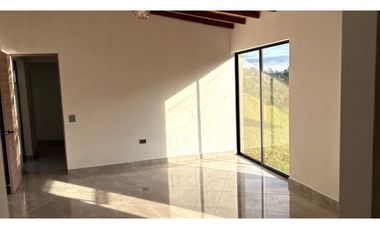 VENTA DE FINCA NUEVA EN GUARNE A 500mt DE LA AUTOPISTA