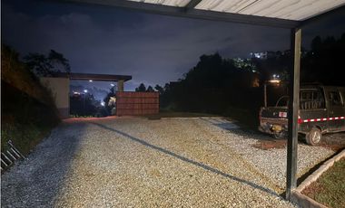 VENTA DE FINCA NUEVA EN GUARNE A 500mt DE LA AUTOPISTA