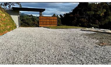 VENTA DE FINCA NUEVA EN GUARNE A 500mt DE LA AUTOPISTA