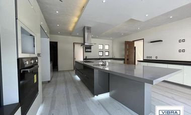 Casa en condominio exclusivo a la Venta en Pedregal.