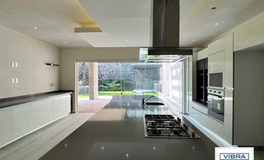 Casa en condominio exclusivo a la Venta en Pedregal.