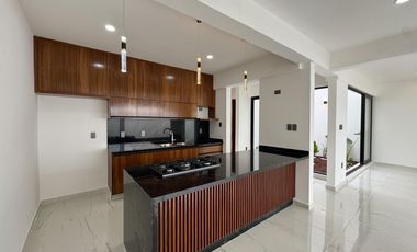 CASA EN VENTA EN BLVD PRINCIPAL EN LOMAS DEL DORADO