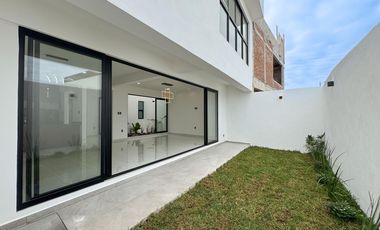 CASA EN VENTA EN BLVD PRINCIPAL EN LOMAS DEL DORADO