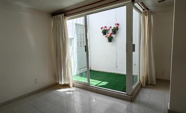 Casa en condominio horizontal con Roof Garden y balcón en Zapotitlán Tláhuac