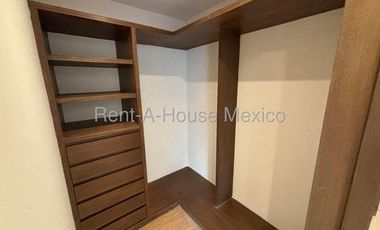 Departamento en Venta en Lomas de Tecamachalco, Naucalpan de Juarez NF 25-1621.