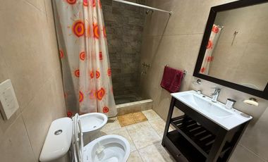 Departamento en  alquiler de 3 ambientes con patio en excelente estado - Wilde