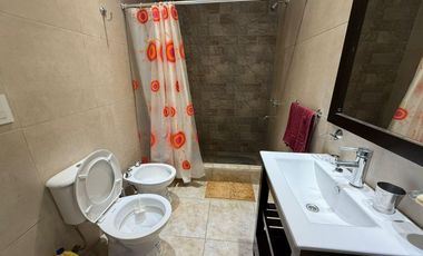 Departamento en  alquiler de 3 ambientes con patio en excelente estado - Wilde