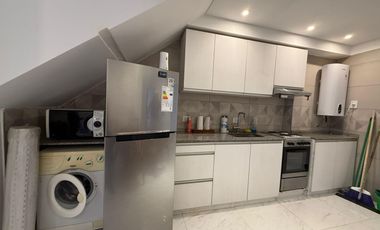 Departamento en  alquiler de 3 ambientes con patio en excelente estado - Wilde