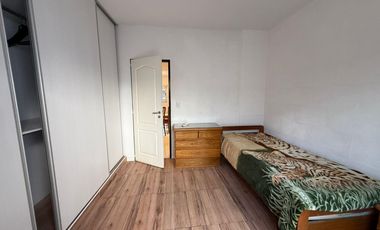 Departamento en  alquiler de 3 ambientes con patio en excelente estado - Wilde