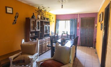 Amplio y arbolado terreno con casa