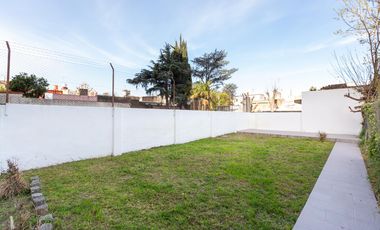 Dpto. 3 ambientes planta baja con 150 m² de jardín privado – San Fernando, PBA - Reciclado a nuevo