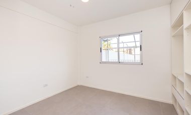 Dpto. 3 ambientes planta baja con 150 m² de jardín privado – San Fernando, PBA - Reciclado a nuevo